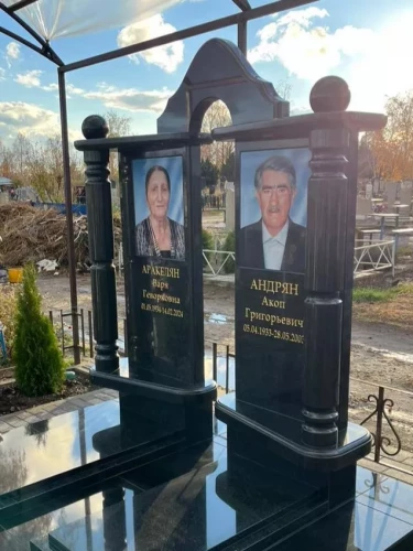 Зеркальные памятники